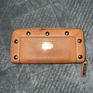 Michael Kors Tan Leather Jet Set Zip Wallet 🤎
